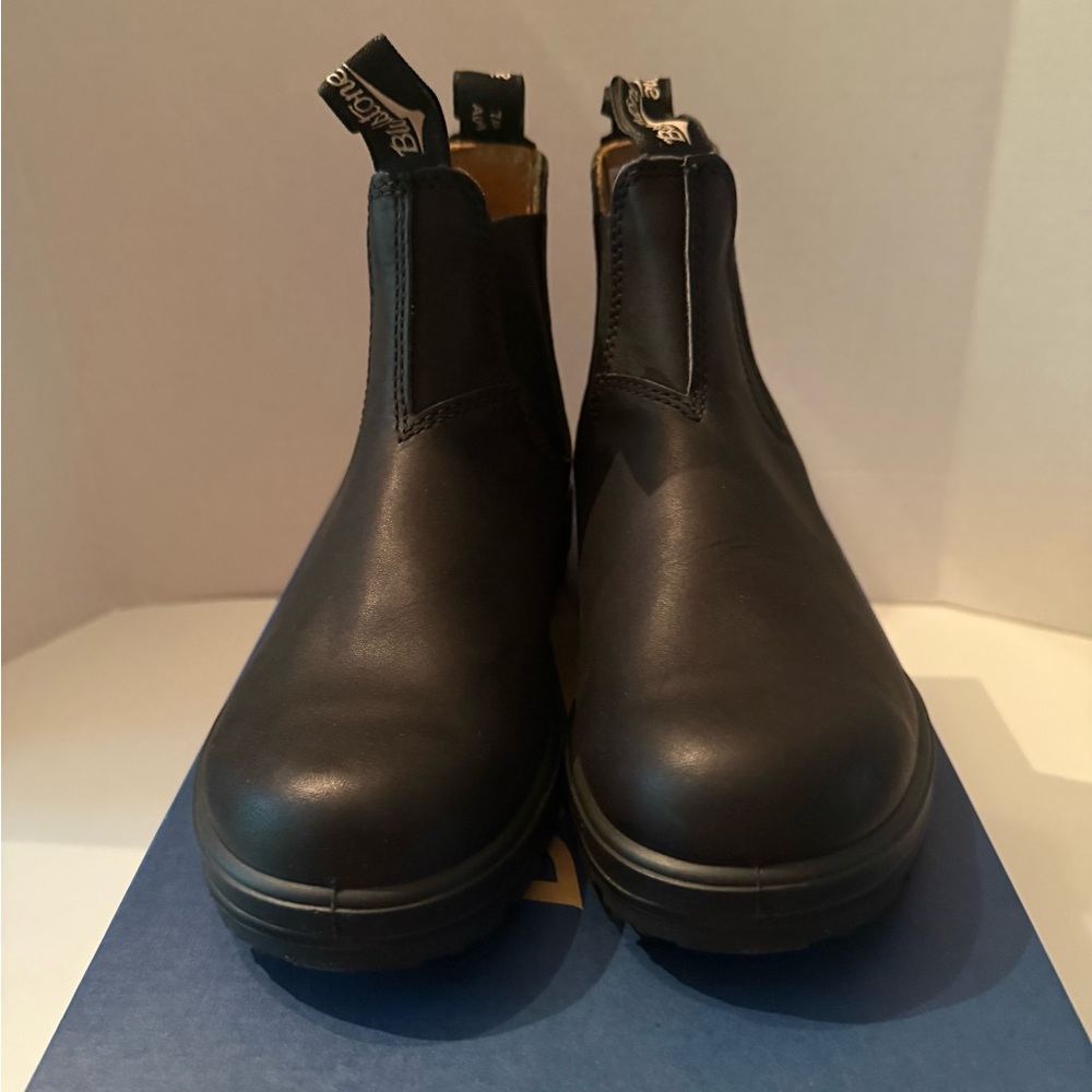 Blundstone Black Chelsea-Style Elastic Sided Boots - Picture 2 of 7